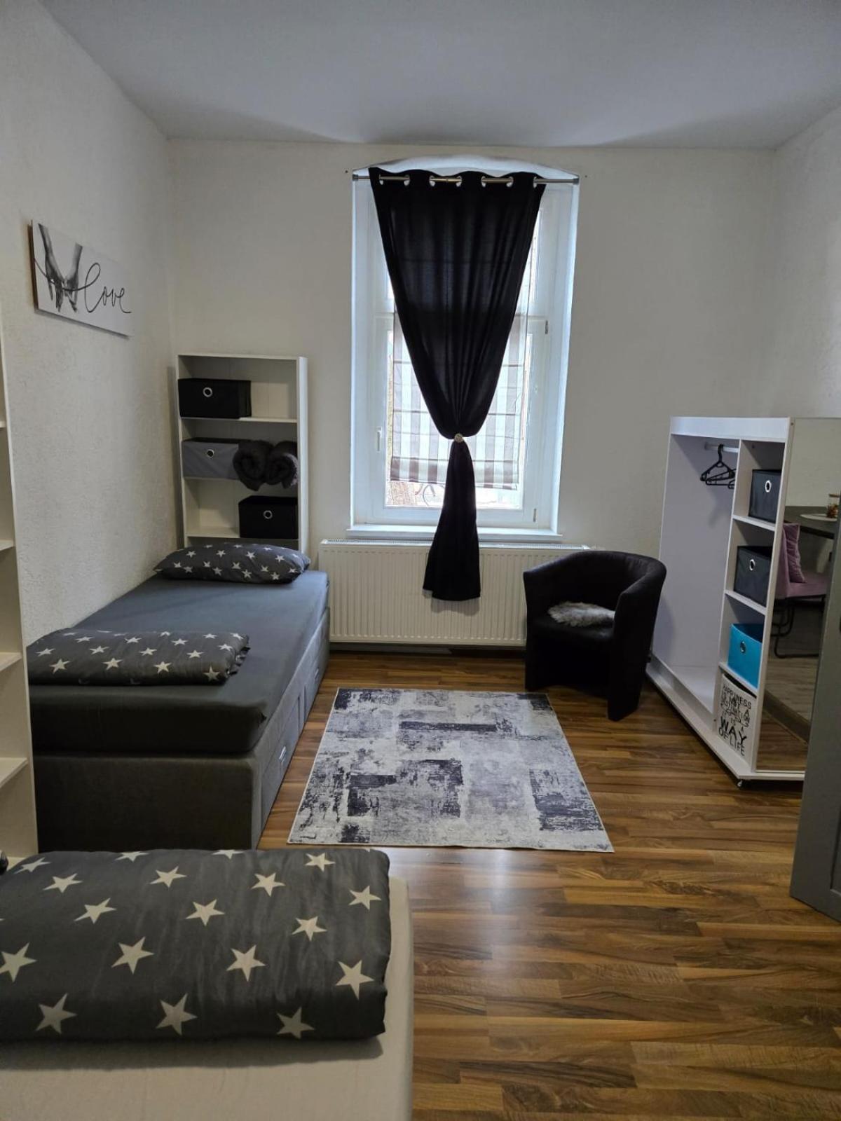 Ferienwohnung Am Bahnhof Bernburg Esterno foto