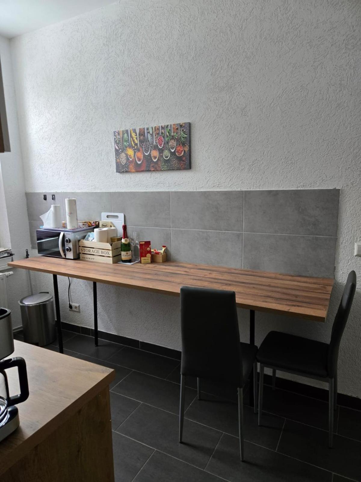 Ferienwohnung Am Bahnhof Bernburg Esterno foto